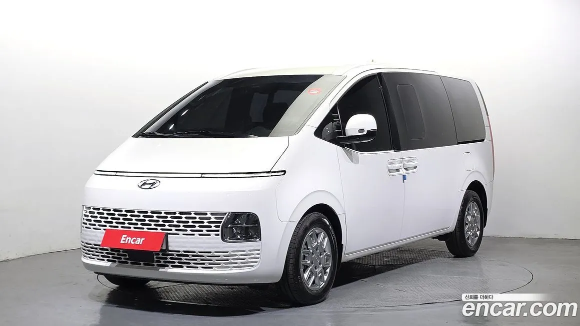 Hyundai Staria — фото 1