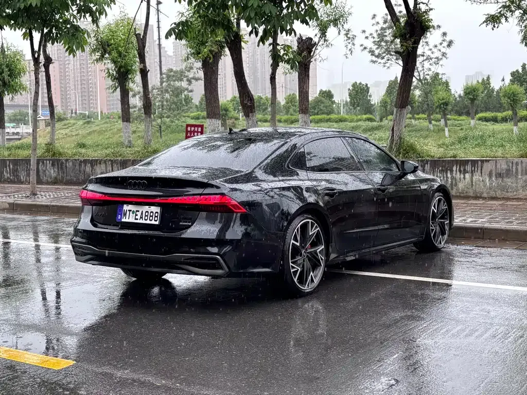 Audi A7L — фото 9