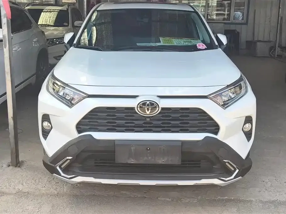 Toyota RAV4 — фото 8