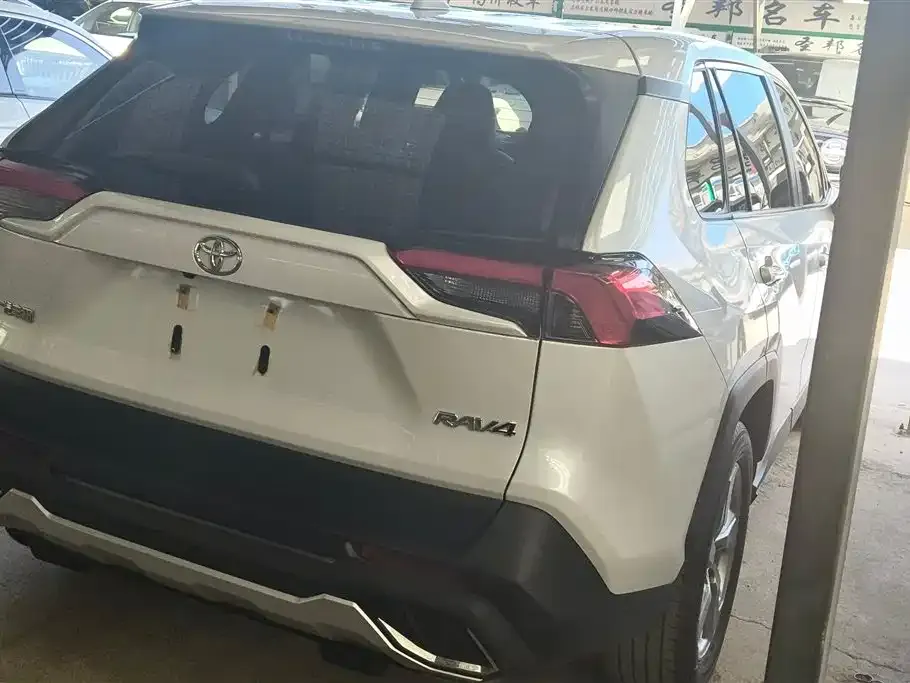 Toyota RAV4 — фото 6
