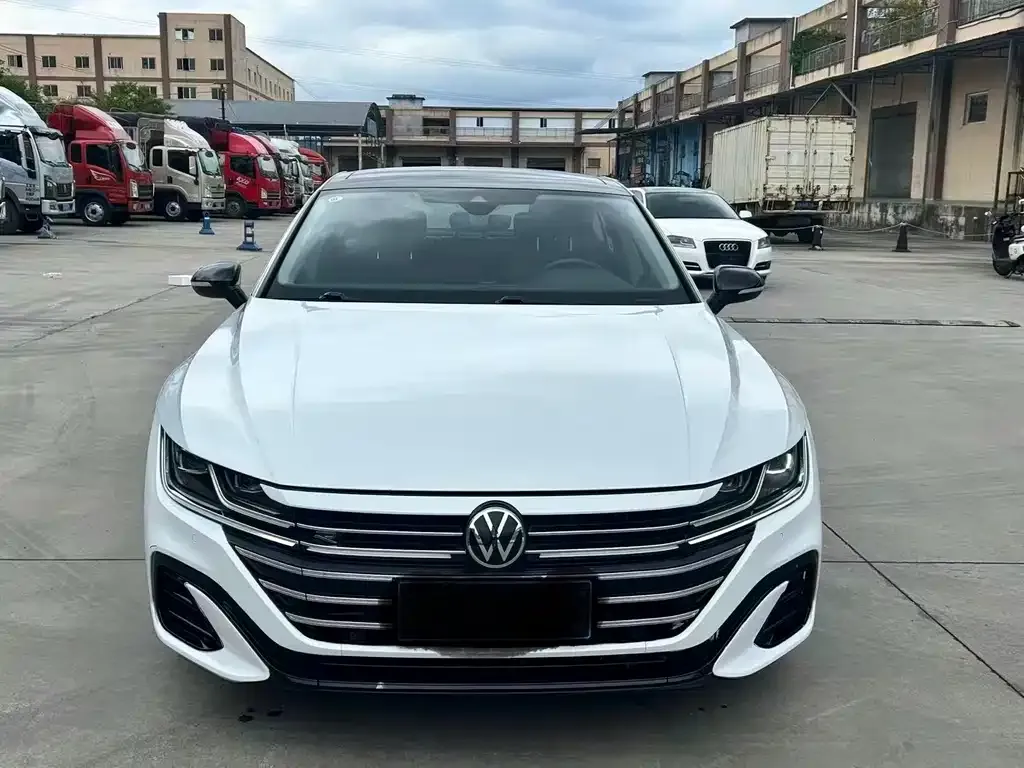 Volkswagen CC 2023 из CN, фото 8