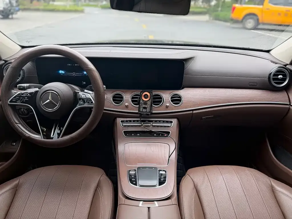 Mercedes-Benz E-Class — фото 4