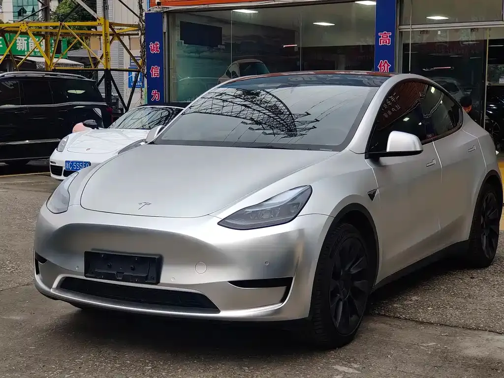 Tesla Model Y — фото 1