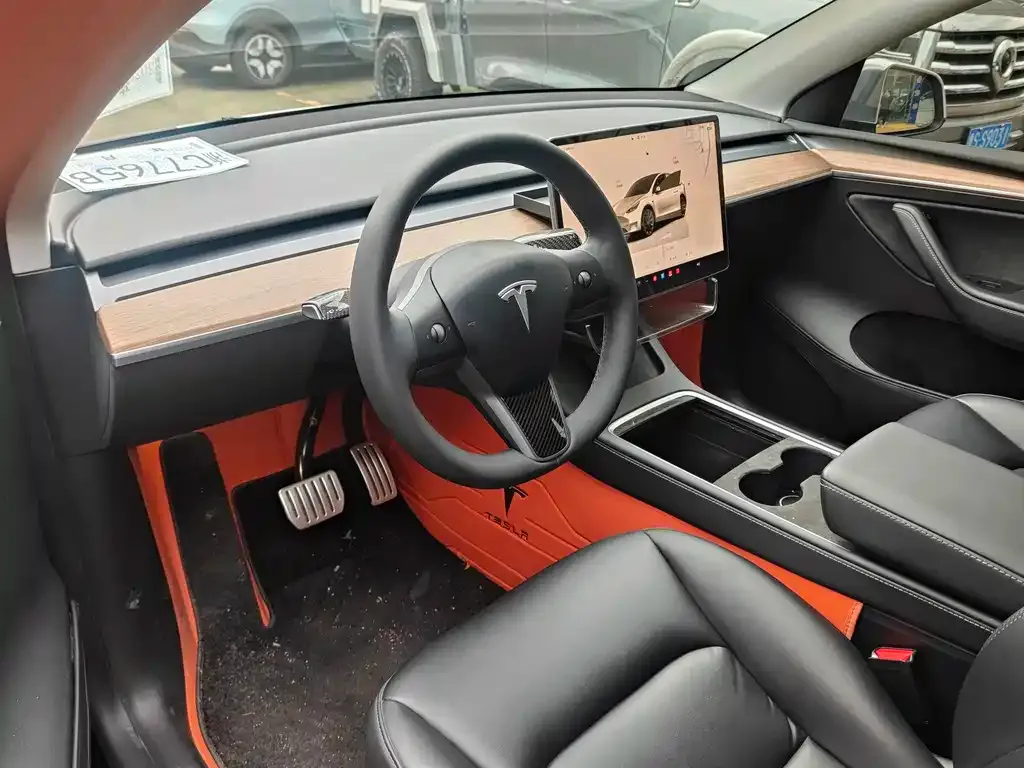 Tesla Model Y — фото 4