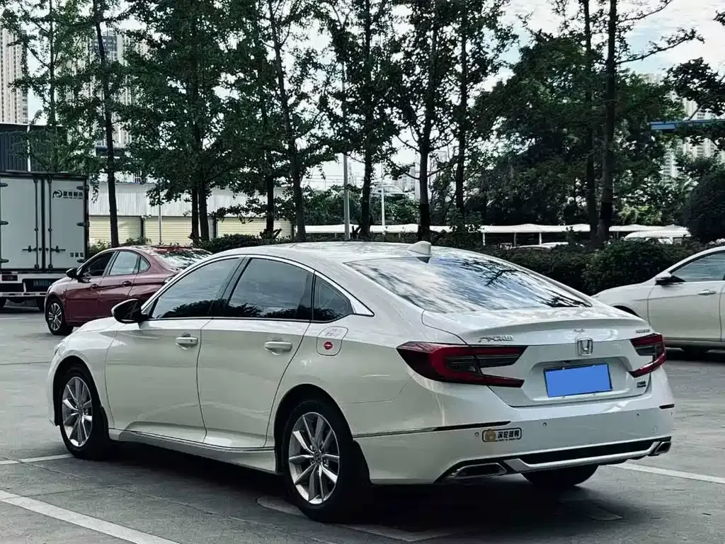 Honda Accord — фото 9