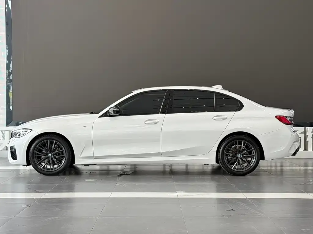 BMW 3 Series 2021 из CN, фото 2