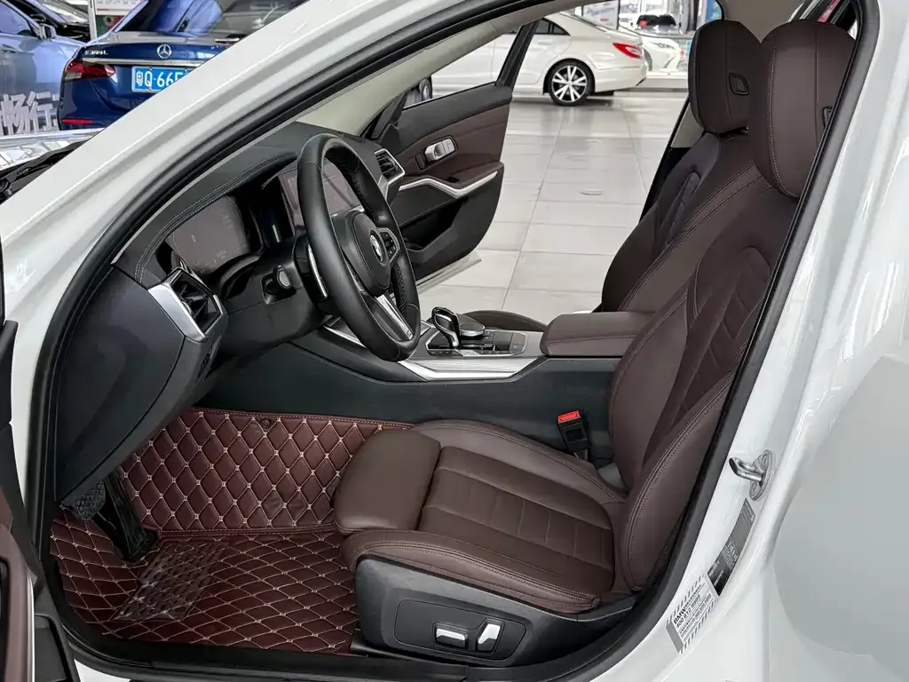 BMW 3 Series 2021 из CN, фото 3