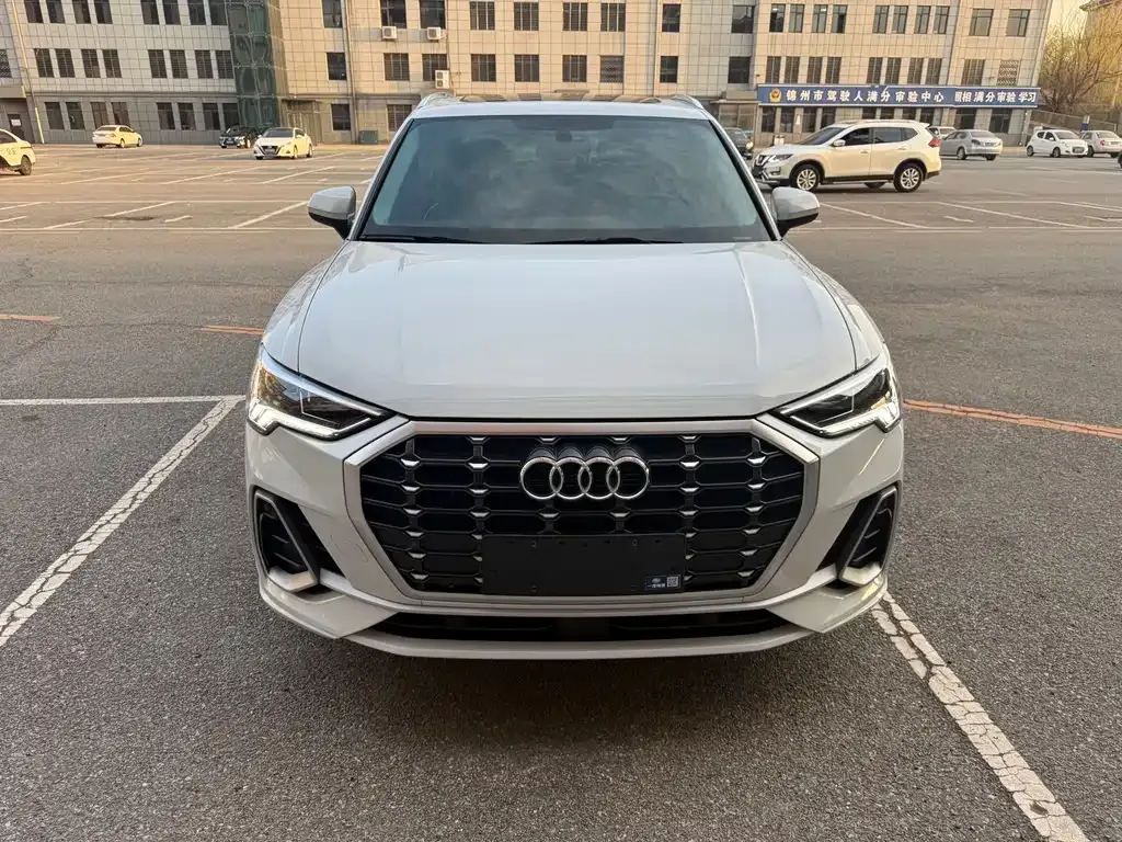 Audi Q3 — фото 10