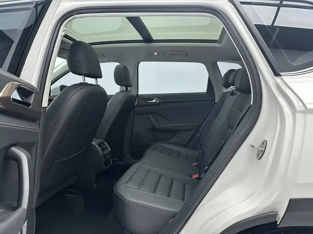 Volkswagen Tharu 2022 из CN, фото 9
