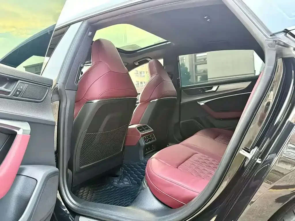 Audi A7L 2024 из CN, фото 4