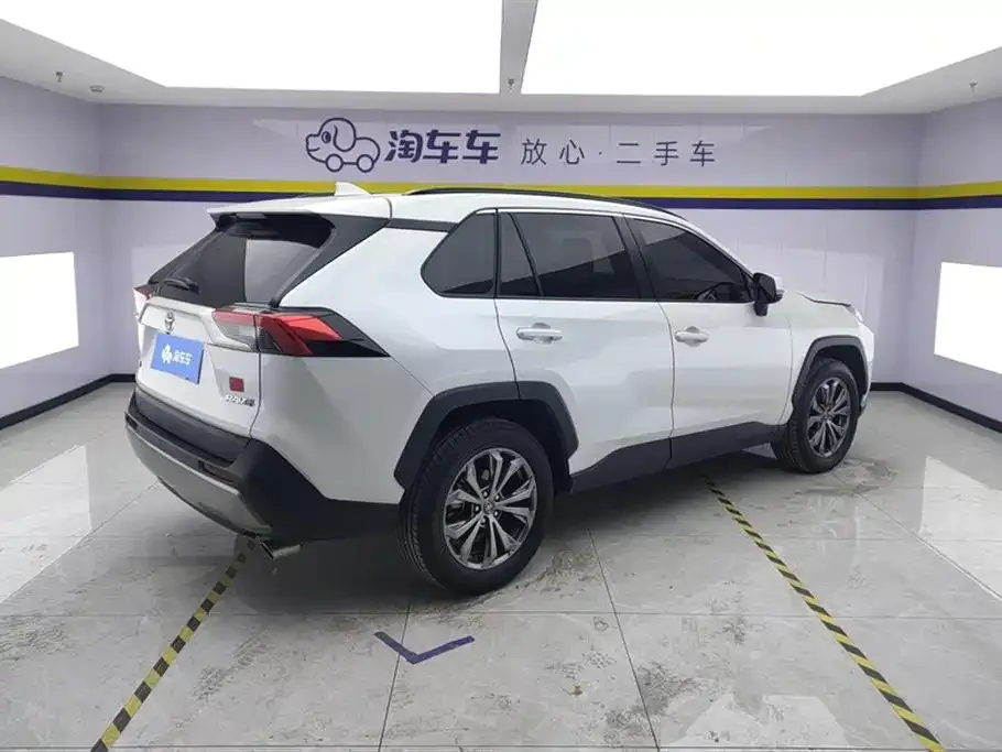 Toyota RAV4 — фото 6