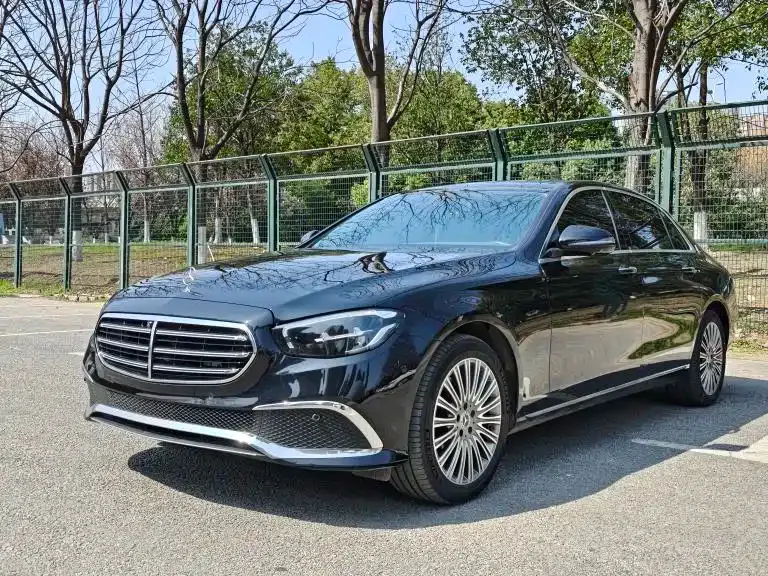 Mercedes-Benz E-Class — фото 1