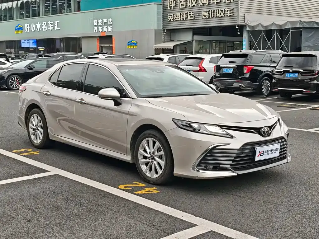Toyota Camry — фото 8