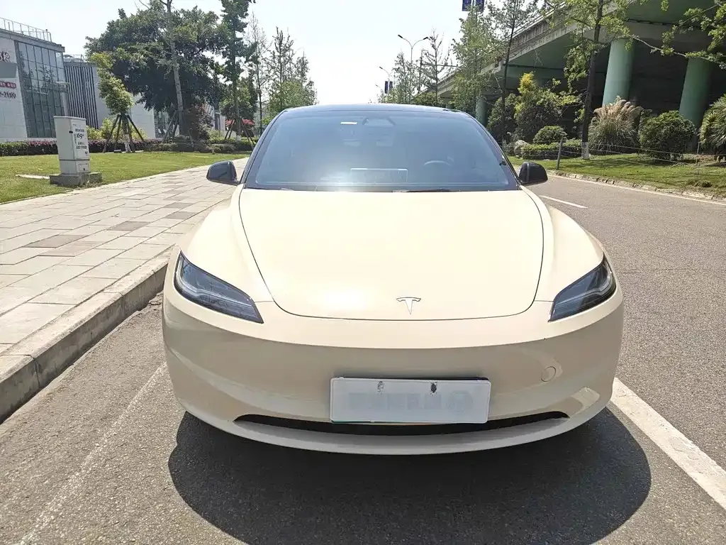 Tesla Model 3 — фото 4