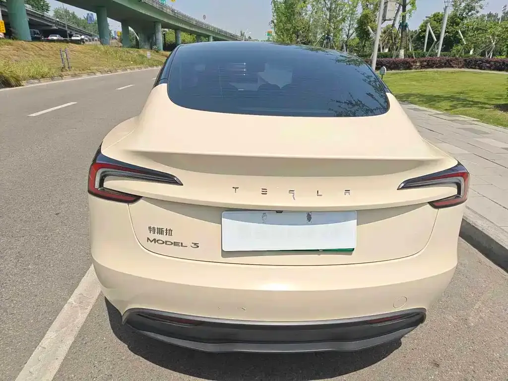 Tesla Model 3 — фото 2