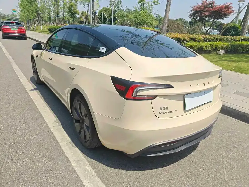 Tesla Model 3 — фото 10