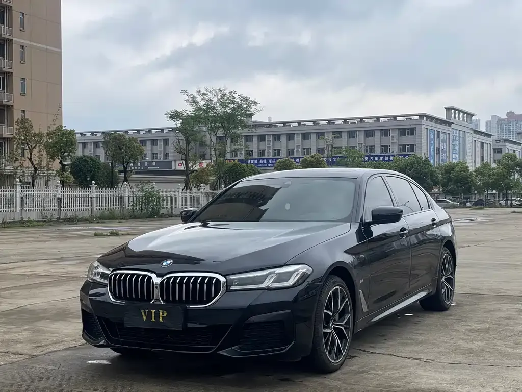 BMW 5 Series — фото 1