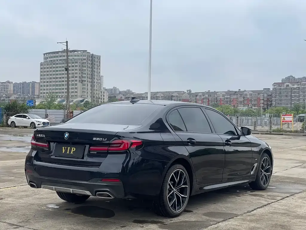 BMW 5 Series — фото 4