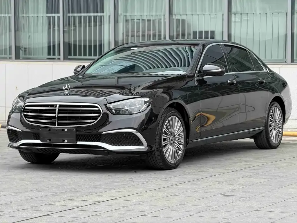 Mercedes-Benz E-Class — фото 1