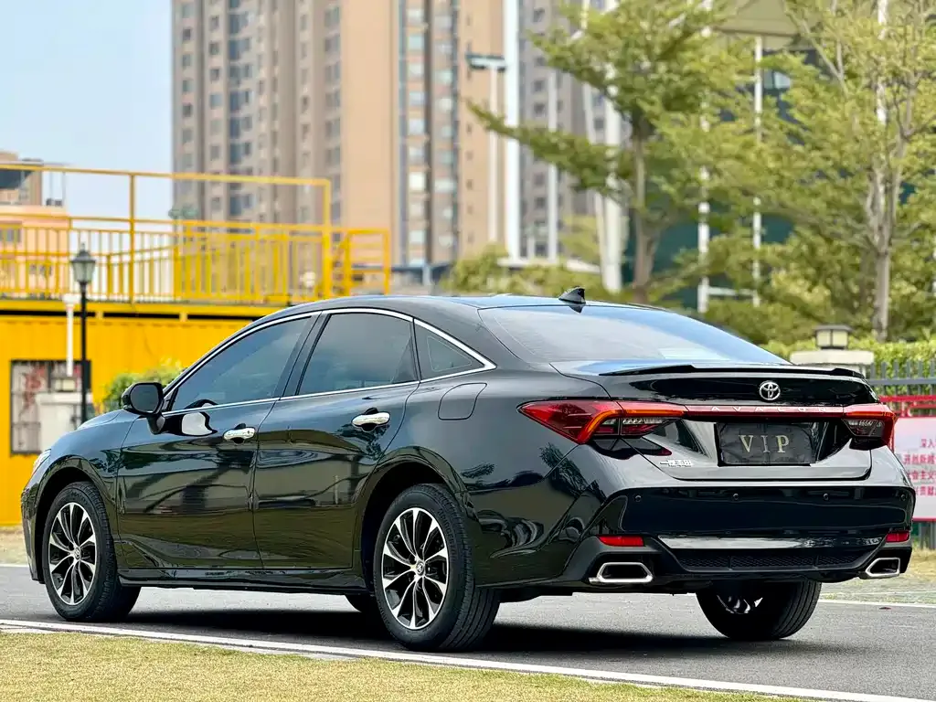 Toyota Avalon — фото 4