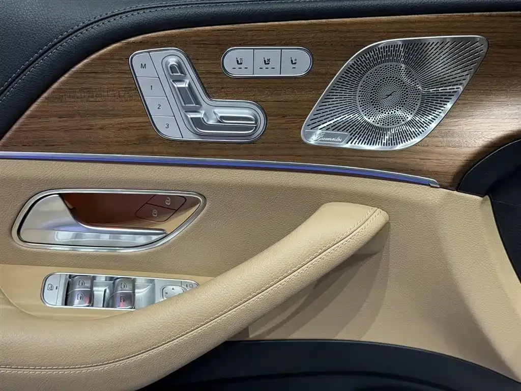 Mercedes-Benz GLS — фото 10