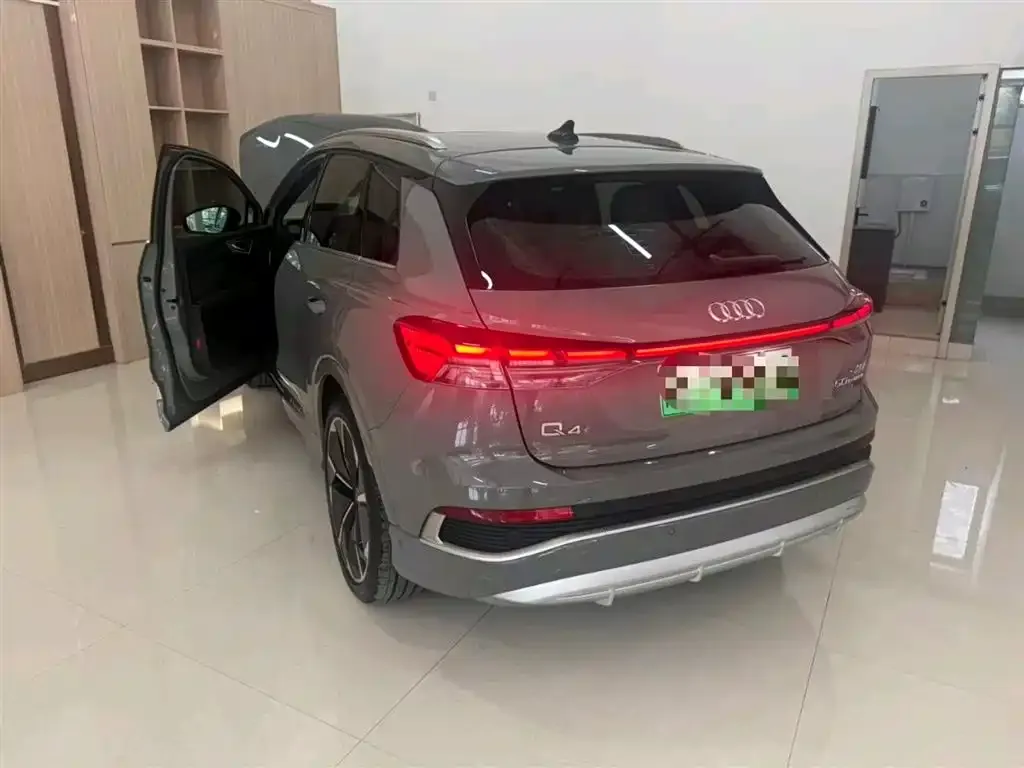 Audi Q4 e-tron — фото 3