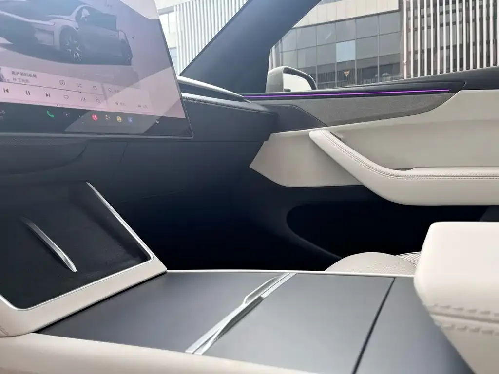 Tesla Model Y L
