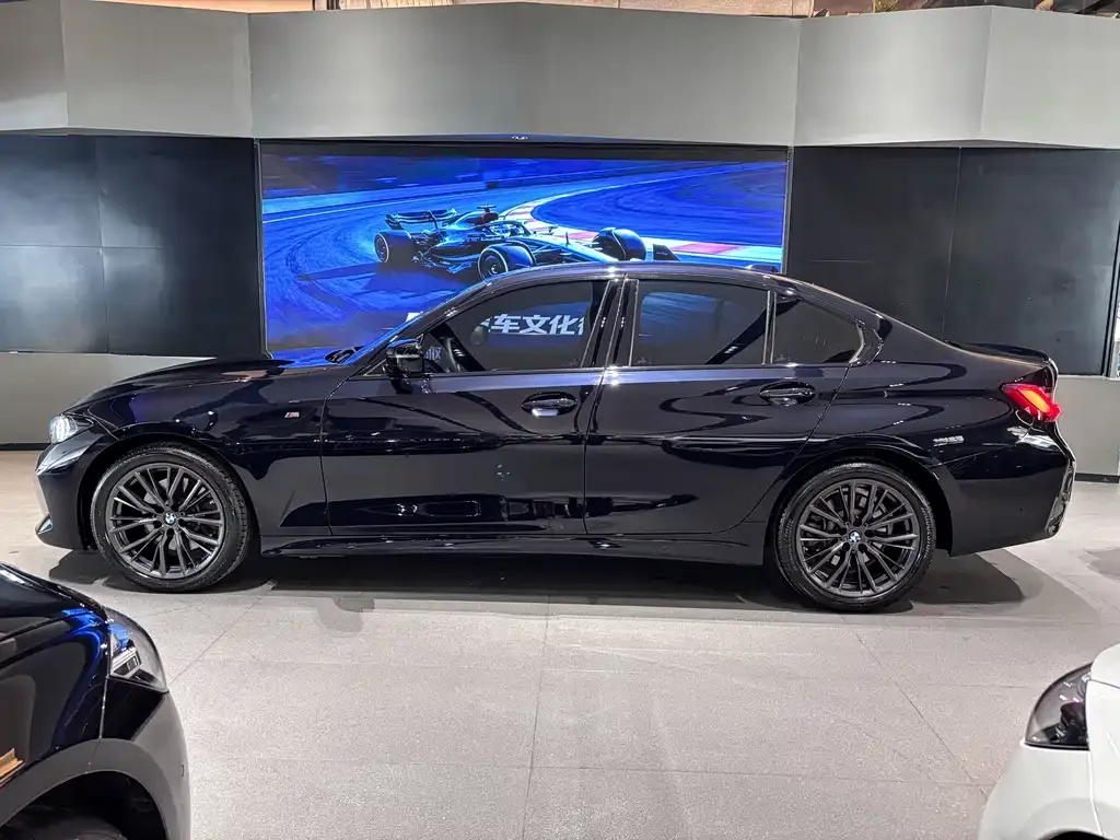 BMW 3 Series 2023 из CN, фото 2