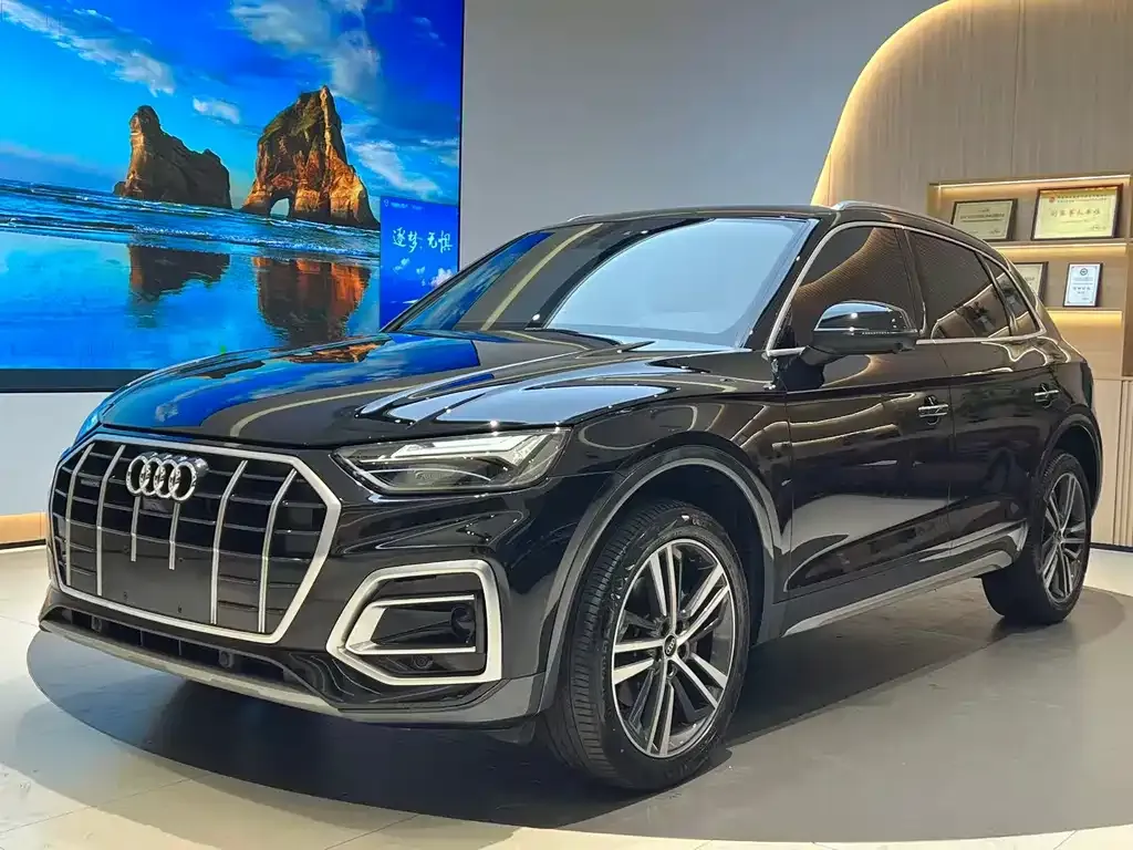 Audi Q5L — фото 1