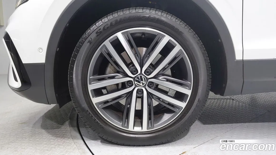 Volkswagen Tiguan — фото 6