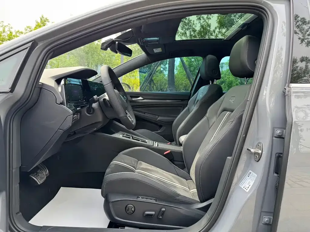 Volkswagen Golf 2022 из CN, фото 4