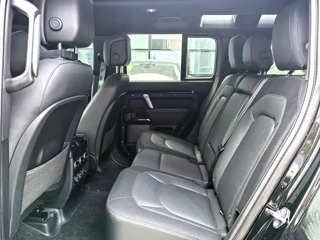 Land Rover Defender — фото 10