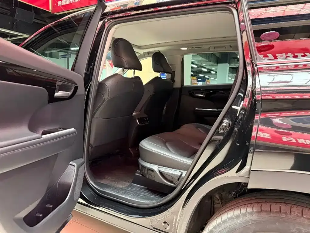 Toyota Highlander — фото 2