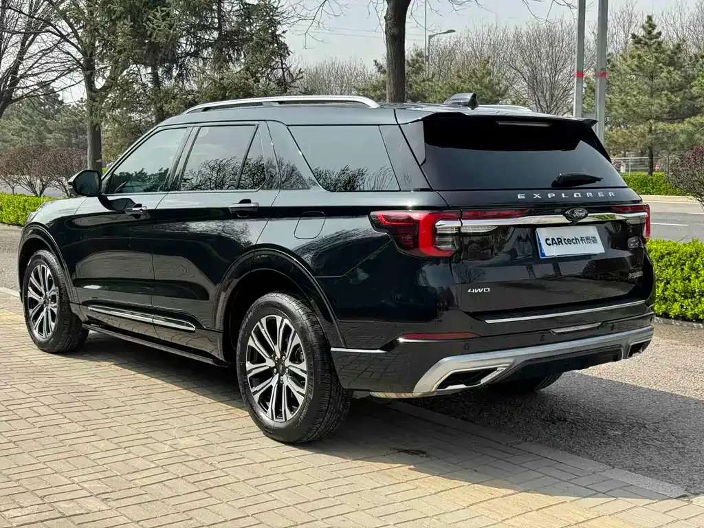 Ford Explorer — фото 10