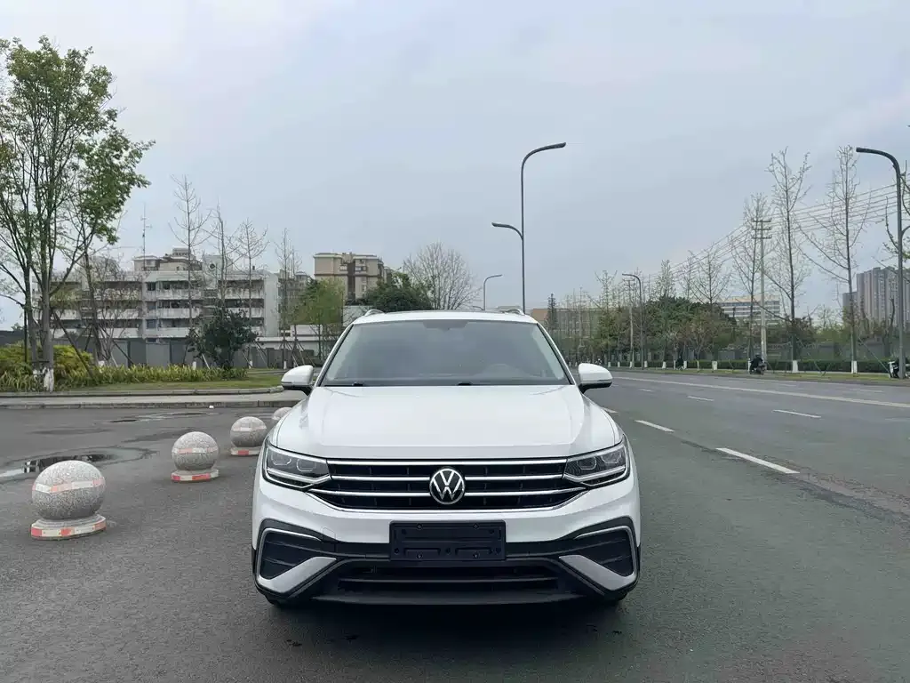 Volkswagen Tiguan L — фото 3