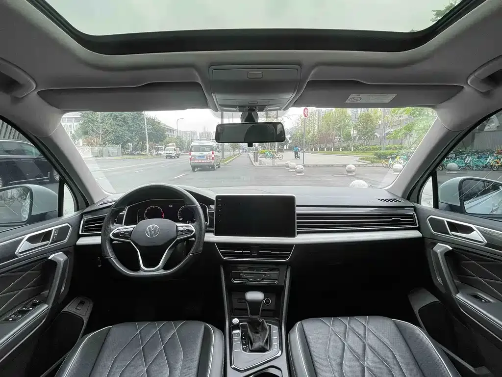 Volkswagen Tiguan L — фото 7