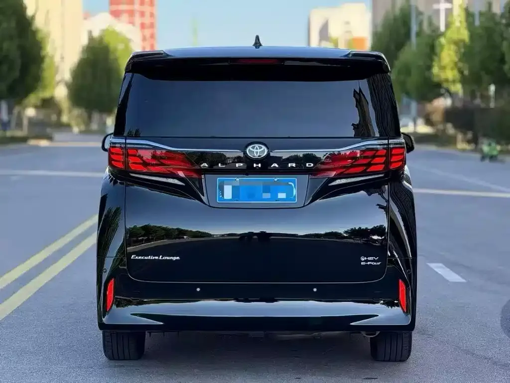 Toyota Alphard — фото 7
