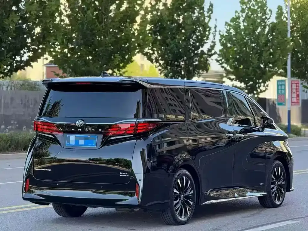 Toyota Alphard — фото 5