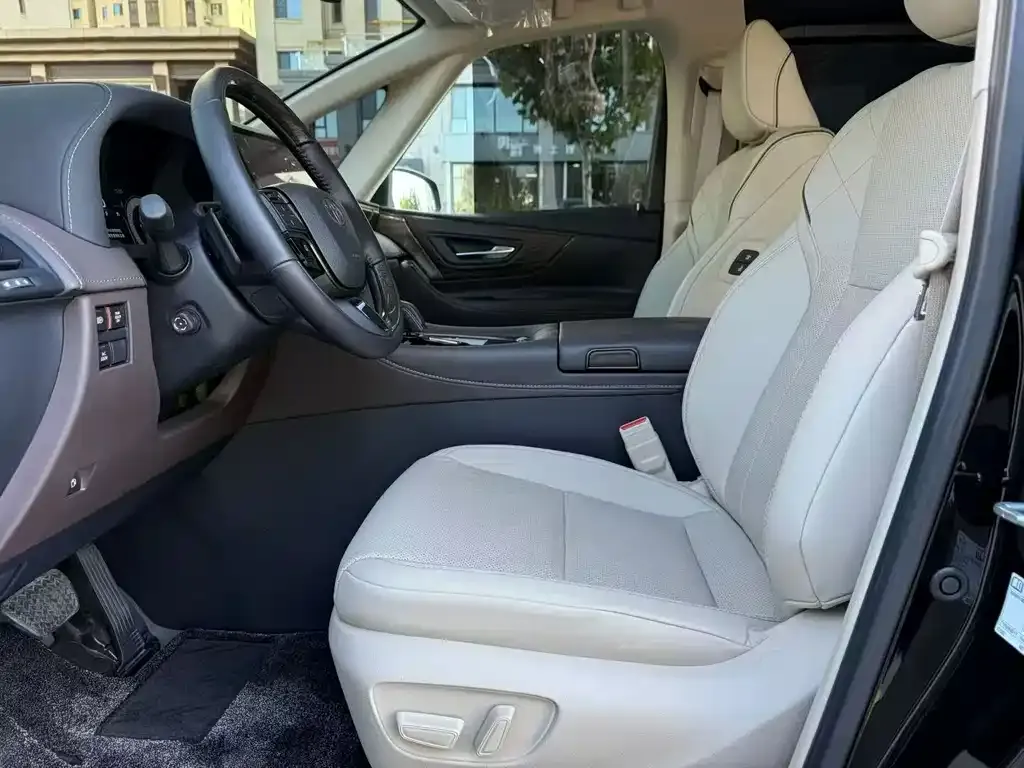Toyota Alphard — фото 2