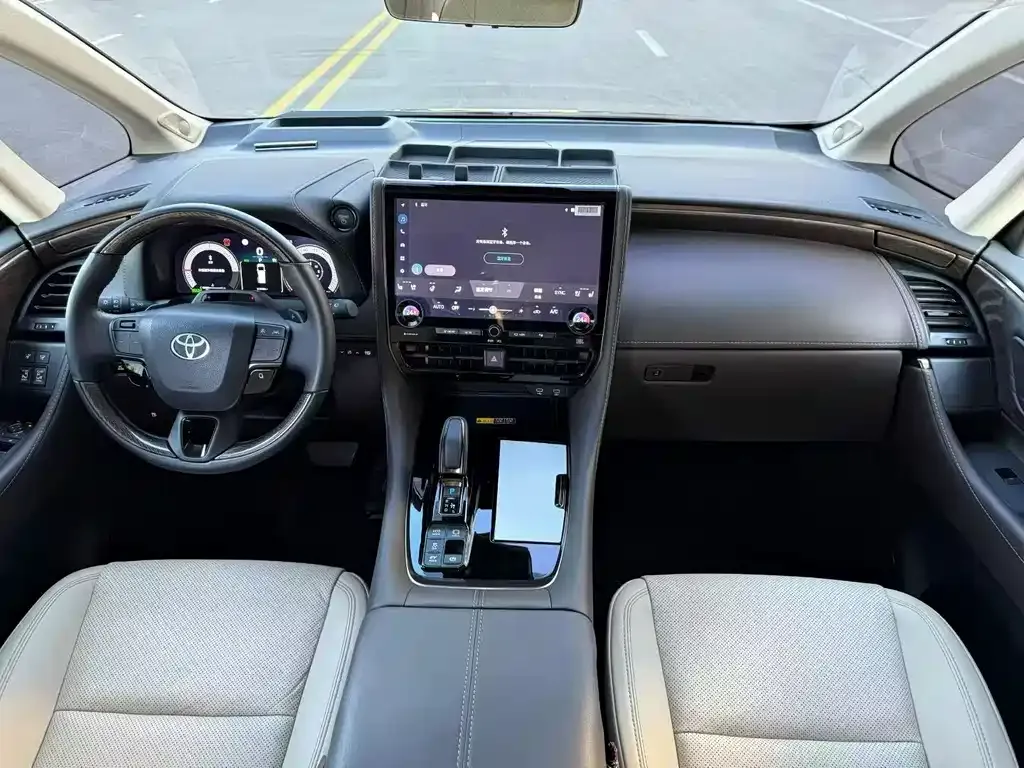 Toyota Alphard — фото 3