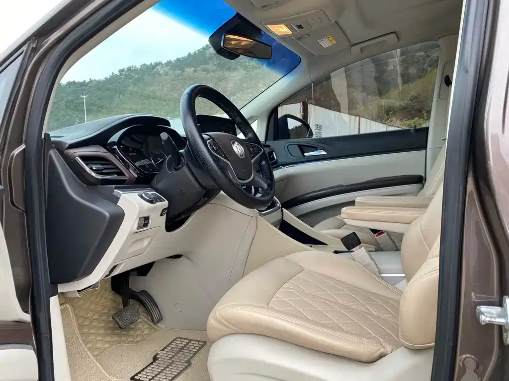 Buick GL8 2023 из CN, фото 3
