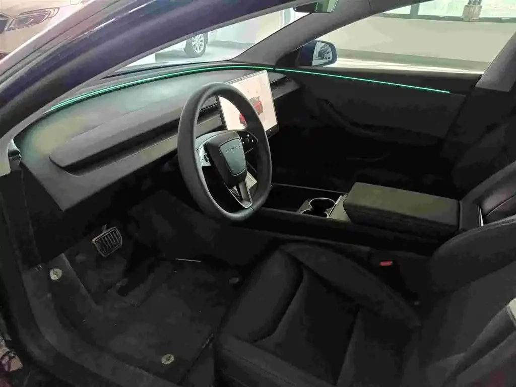 Tesla Model 3 — фото 3
