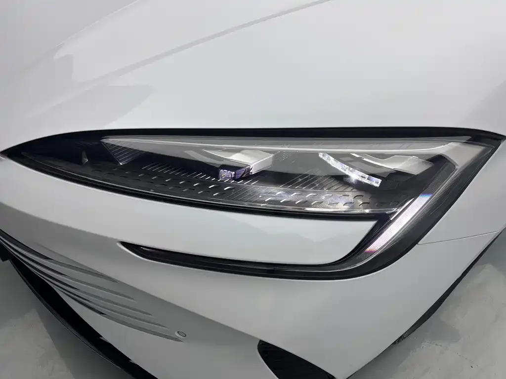 BYD Seal — фото 10