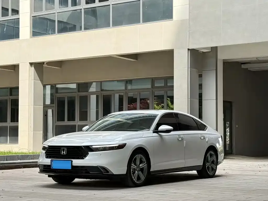 Honda Accord — фото 1
