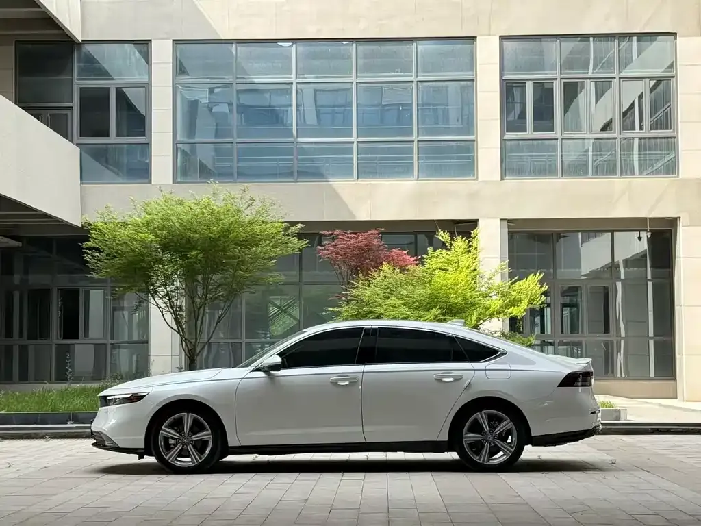 Honda Accord — фото 9