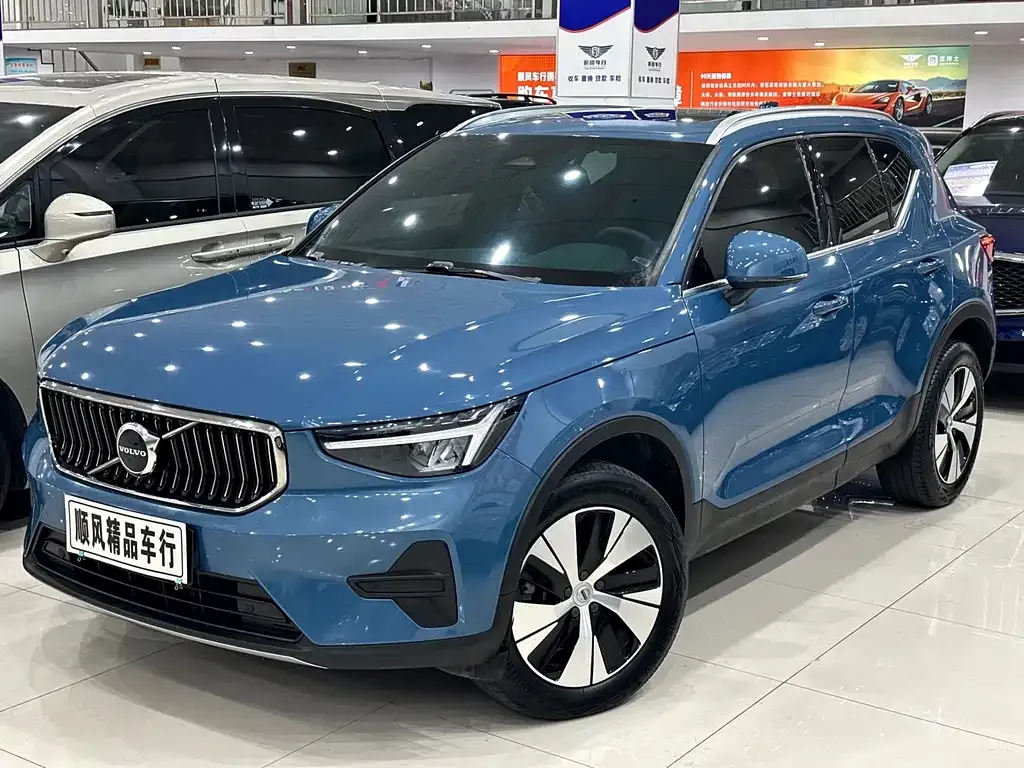 Volvo XC40 — фото 1