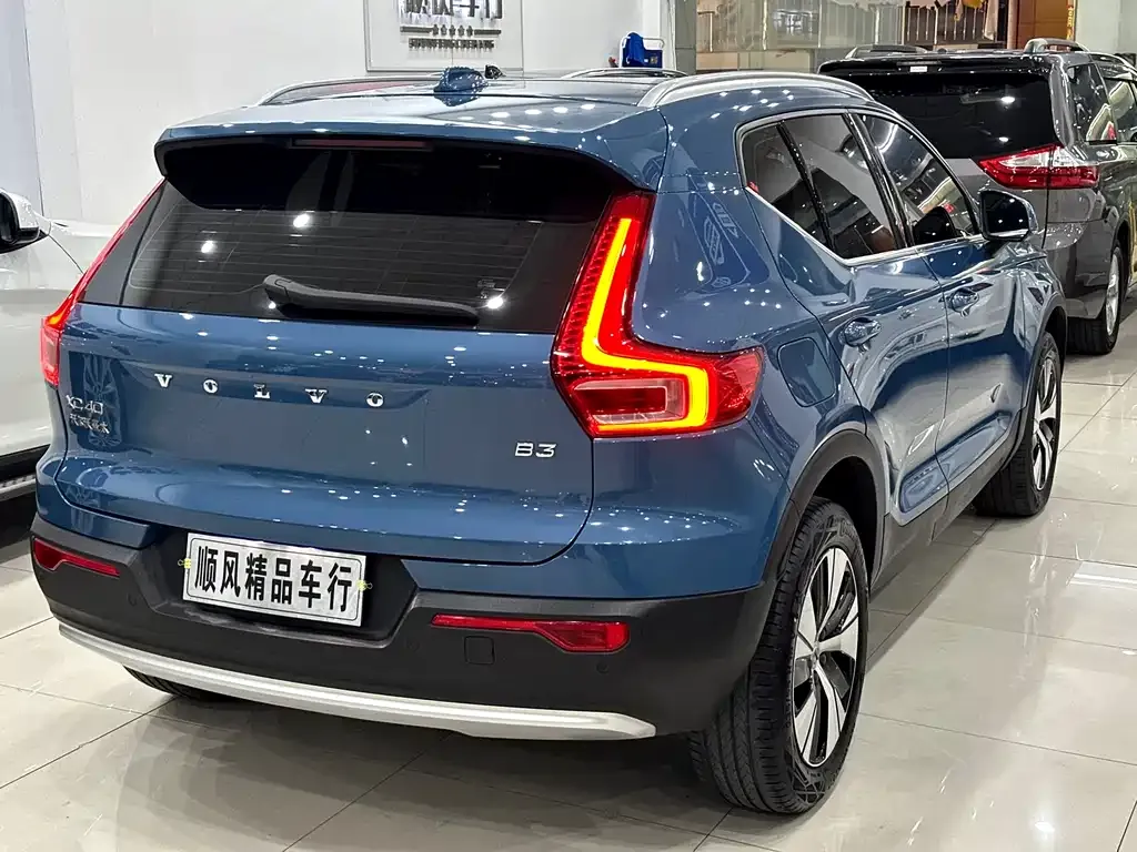 Volvo XC40 — фото 7