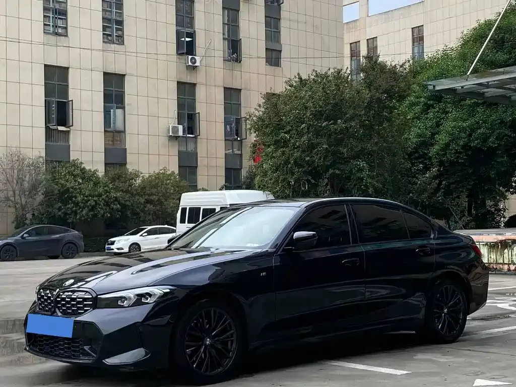 BMW 3 Series 2023 из CN, фото 1