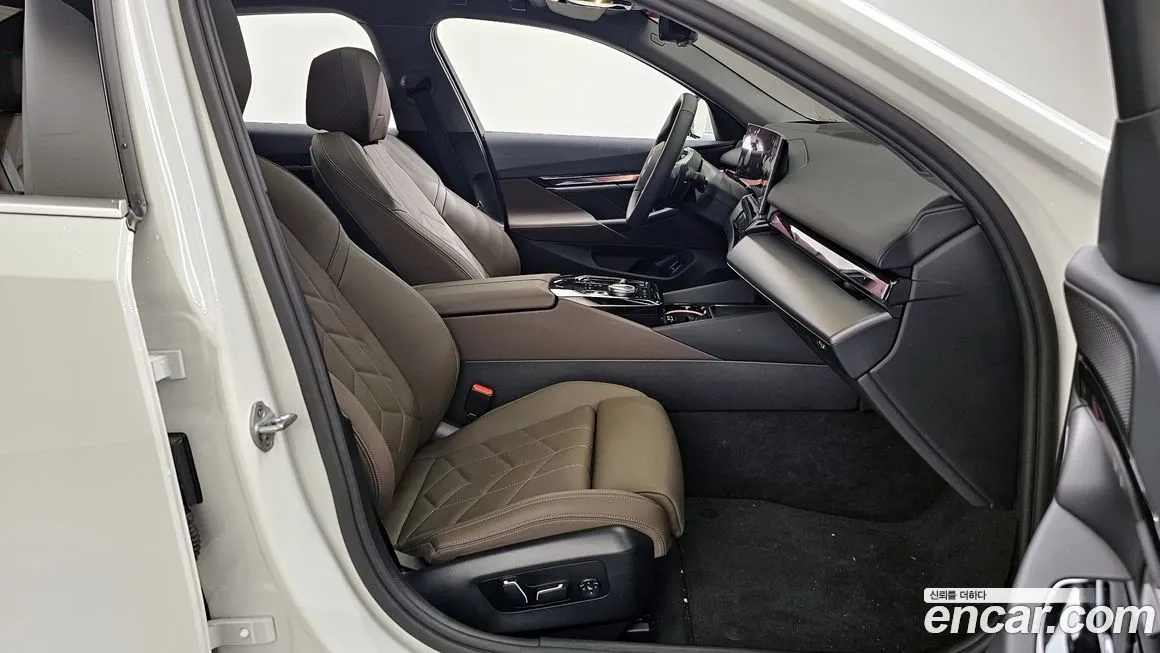 BMW 5-Series 2025 из KR, фото 9