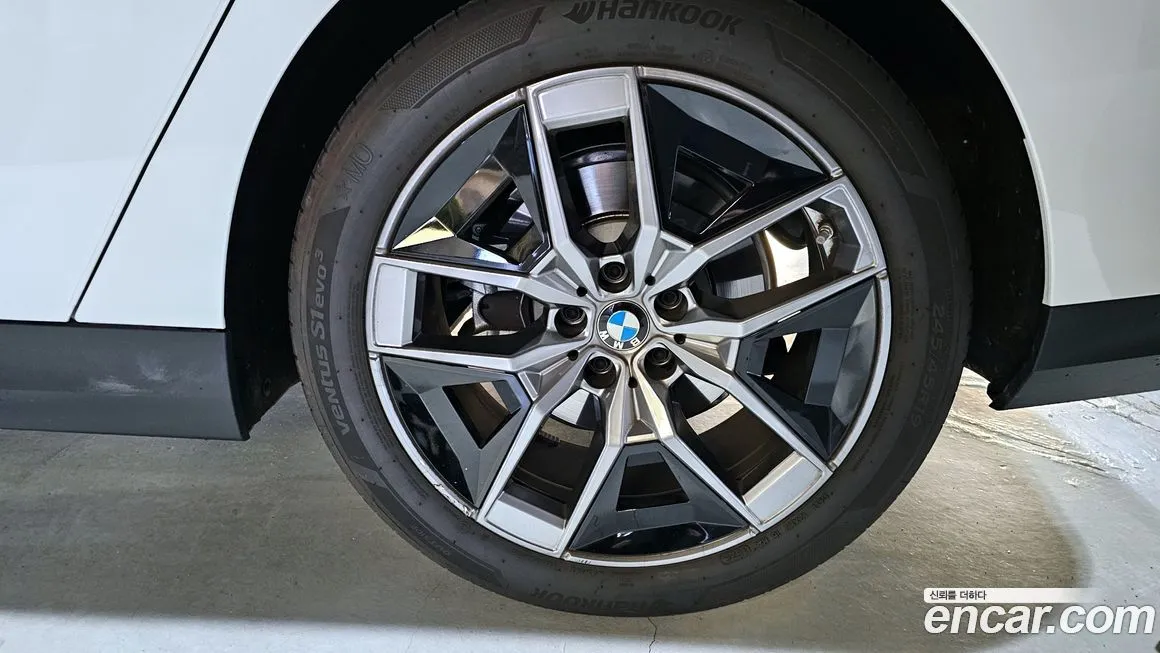 BMW 5-Series 2025 из KR, фото 8